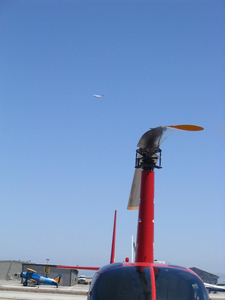 Robinson R44 and heavy jet going into SFO